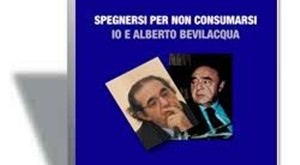 Il Direttore di Rai Sport  Mauro Mazza apre il libro di Pierfranco Bruni dedicato ad Alberto Bevilacqua ad un anno dalla scomparsa