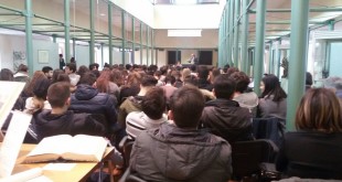 Salone della Biblioteca Nazionale di Cosenza gremito per ascoltare Pierfranco Bruni